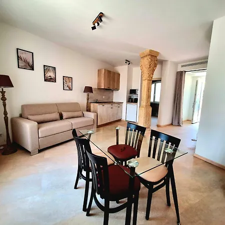 Domaine De La Mautanne Hotel apartamentowy 4*