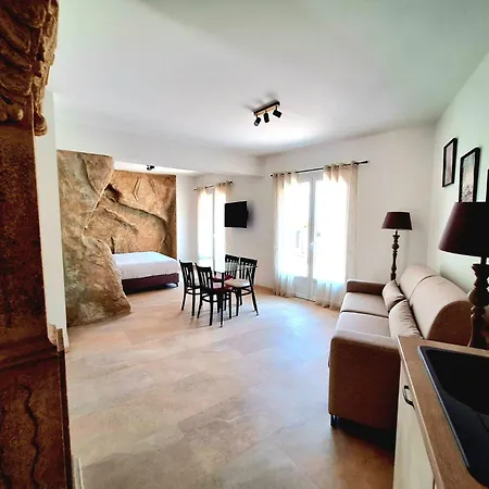 Domaine De La Mautanne Hotel apartamentowy 4*