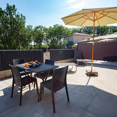 Domaine De La Mautanne 4*