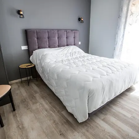 Domaine De La Mautanne 아파트호텔 4*