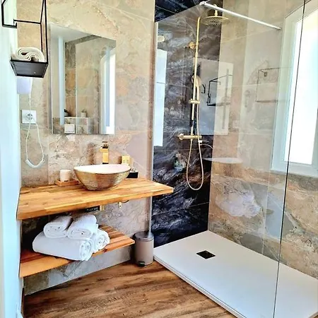 Domaine De La Mautanne 4*