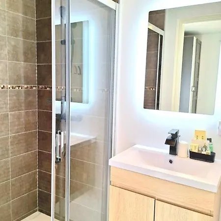 Domaine De La Mautanne 4*