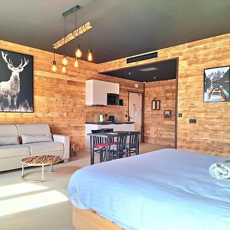 Domaine De La Mautanne 4*