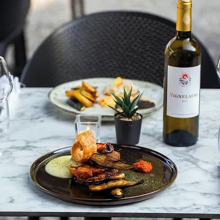 Domaine De La Mautanne 4* Sainte-Tulle