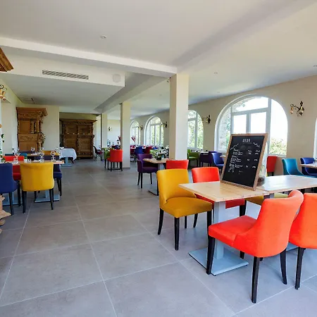 Domaine De La Mautanne 4*