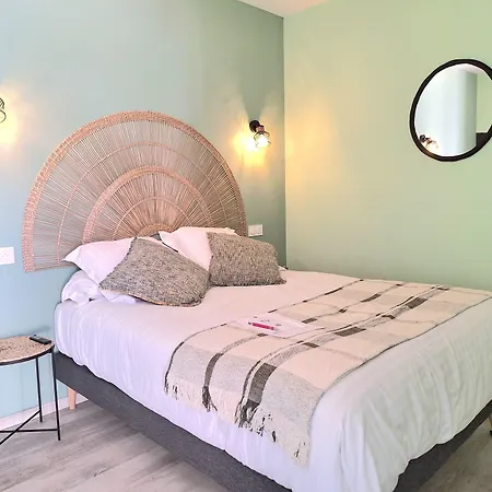 Domaine De La Mautanne 4*