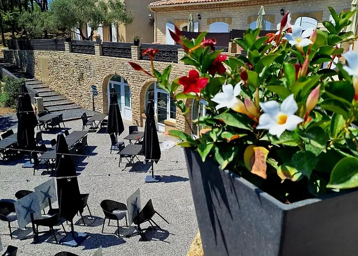 Domaine De La Mautanne 4*