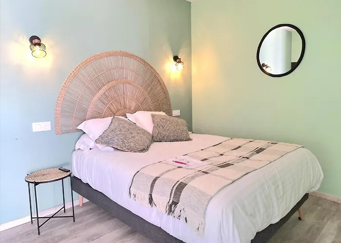 Domaine De La Mautanne Aparthotel Sainte-Tulle