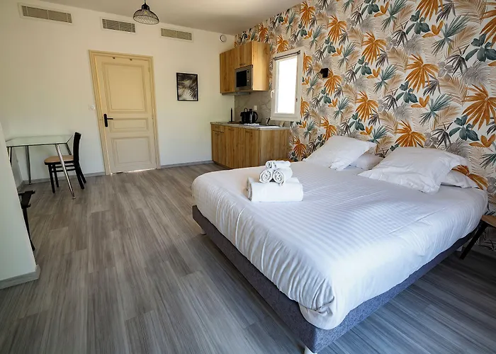 Domaine De La Mautanne Aparthotel 4*