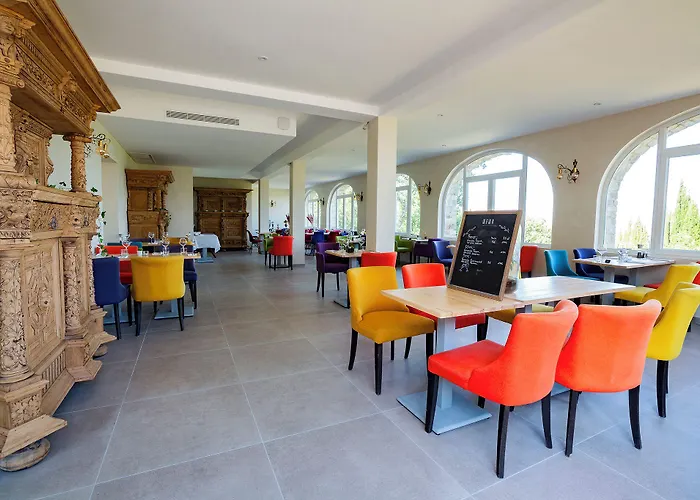 Domaine De La Mautanne 4*